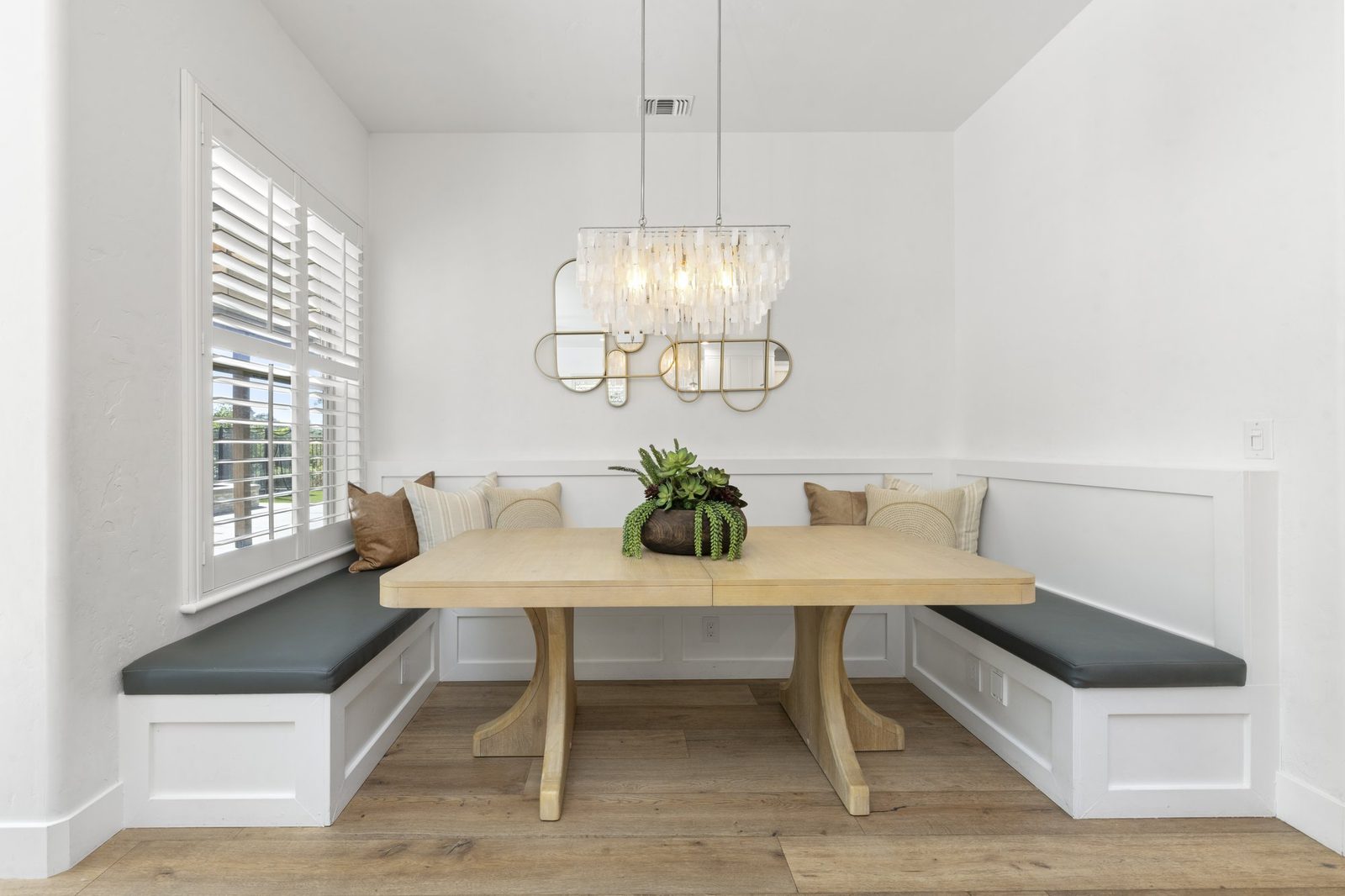 The breakfast nook and its built in banquette